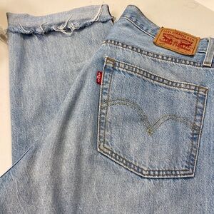 Levi Strauss 501 Jeans. Size 27 / 30. Button up!